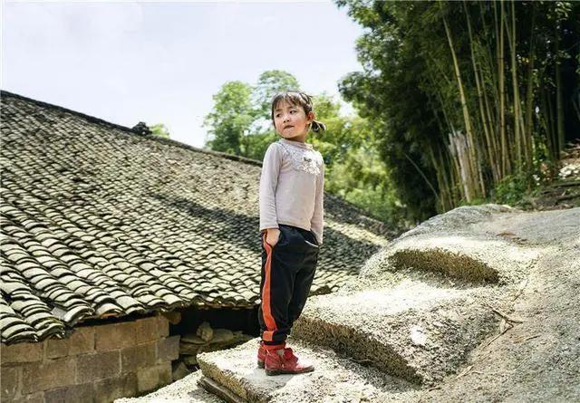 留守、贫困、孤独等,这些都是山村孩子们成长面临的“毒性压力”,会影响其成长发育(秦斌 摄).jpg